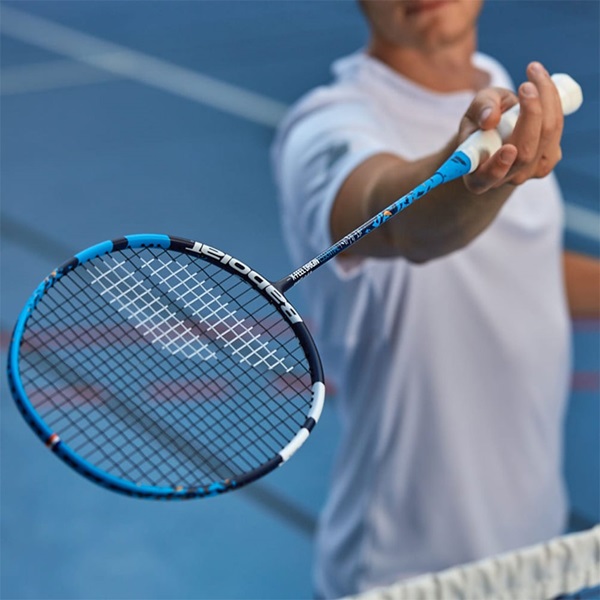 Biết kỹ thuật cầm vợt đúng cách giúp bạn tạo ra các cú dứt điểm chính xác
