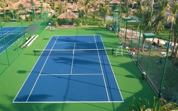 Sân tennis ngoài trời được thiết kế theo kích thước chuẩn
