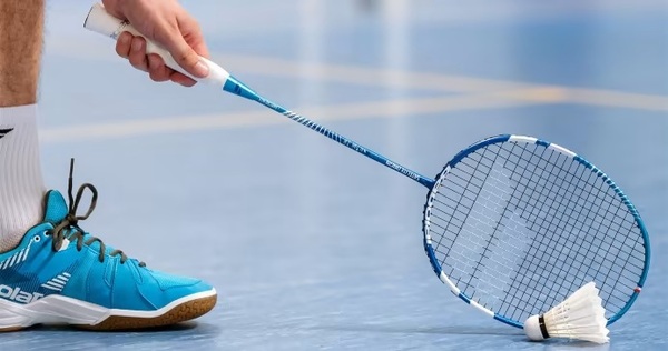 Luật chơi cầu lông đơn quy định chiều dài vợt không được vượt quá 68cm