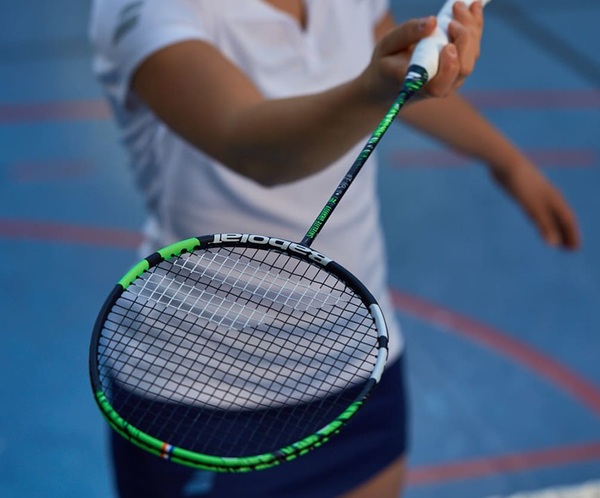 Chọn vợt chất lượng cao và thỏa mãn luật chơi cầu lông đôi sẽ tăng cơ hội chiến thắng