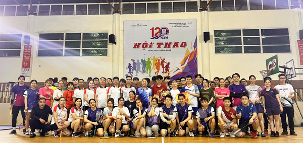 Câu lạc bộ cầu lông Hà Nội thu hút nhiều vợt thủ tham gia luyện tập, giao lưu