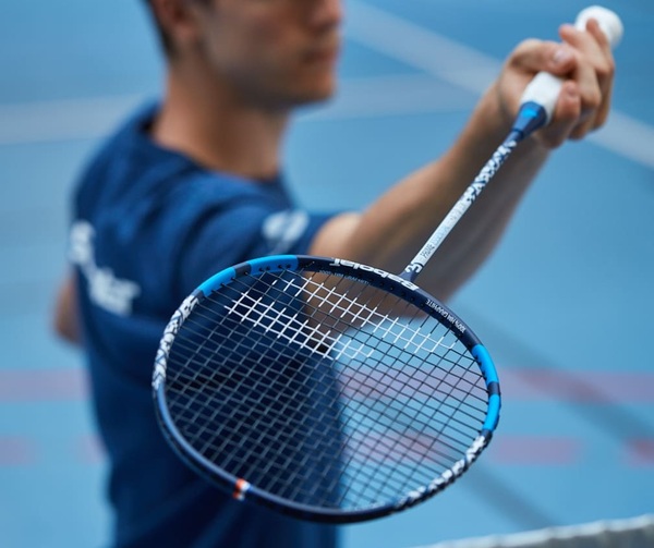 Tập tâng cầu giúp vợt thủ kiểm soát cầu lông tốt hơn