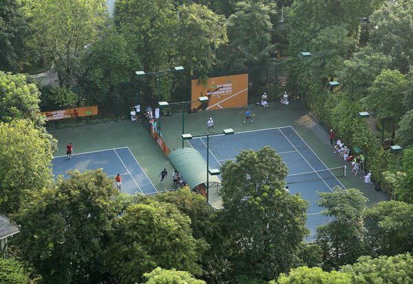 Giá thuê sân tennis Hà Nội - Huyền Anh thay đổi tùy thuộc vào từng khung giờ