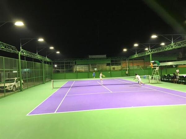 Sân tennis Hà Nội Trần Cung thu hút nhiều vợt thủ đến trải nghiệm